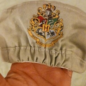 Hogwarts Emblem Beige Cap